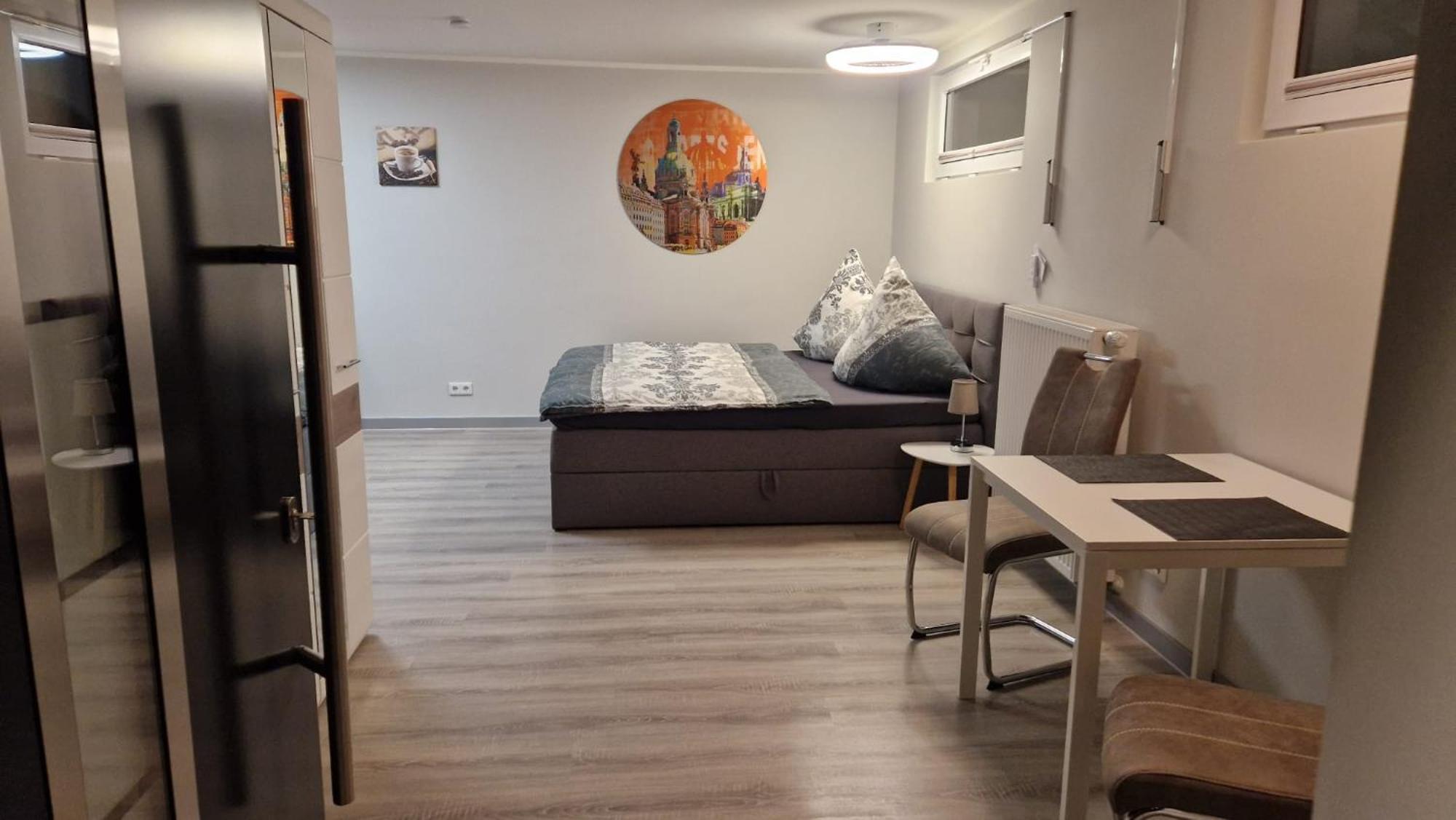 Ferienwohnung Oder Studio Dresden-Neustadt Inkl Parkplatz Mit Balkon Oder Terrasse Bilik gambar