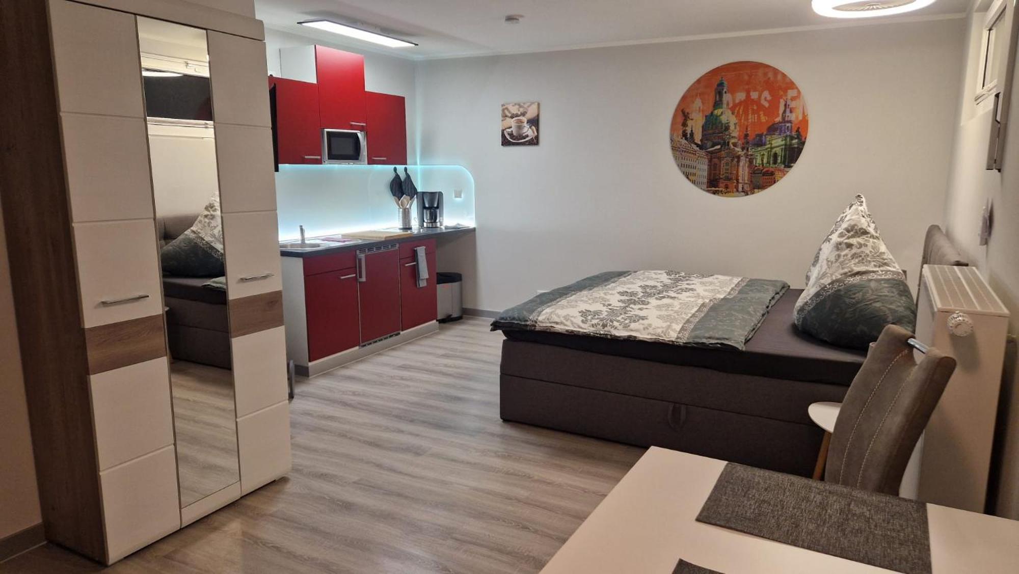 Ferienwohnung Oder Studio Dresden-Neustadt Inkl Parkplatz Mit Balkon Oder Terrasse Bilik gambar