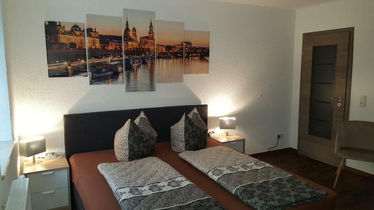 Ferienwohnung Oder Studio Dresden-Neustadt Inkl Parkplatz Mit Balkon Oder Terrasse Luaran gambar